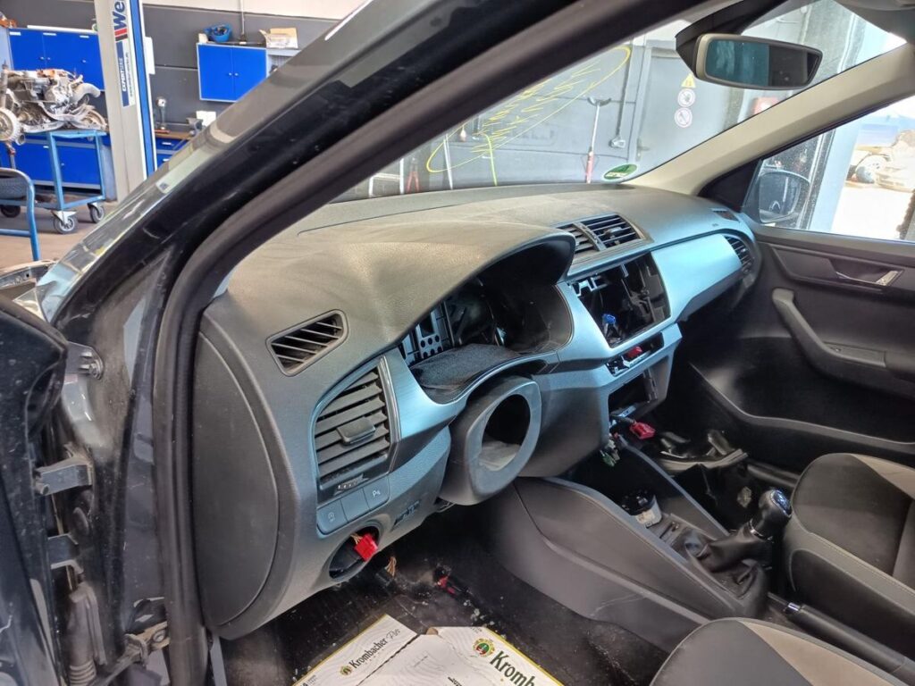 Skoda Fabia III / NJ Dashboard Satin Black OEM 6V1857009R