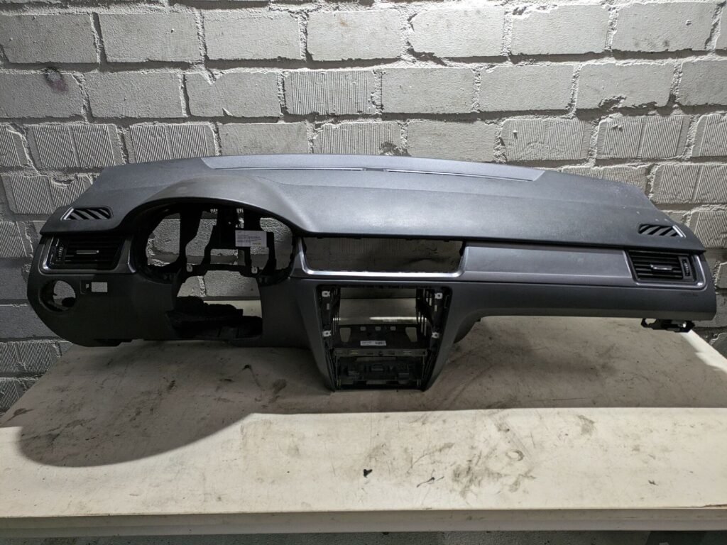 Skoda Rapid NH Dashboard OEM 5JB857009B9B9