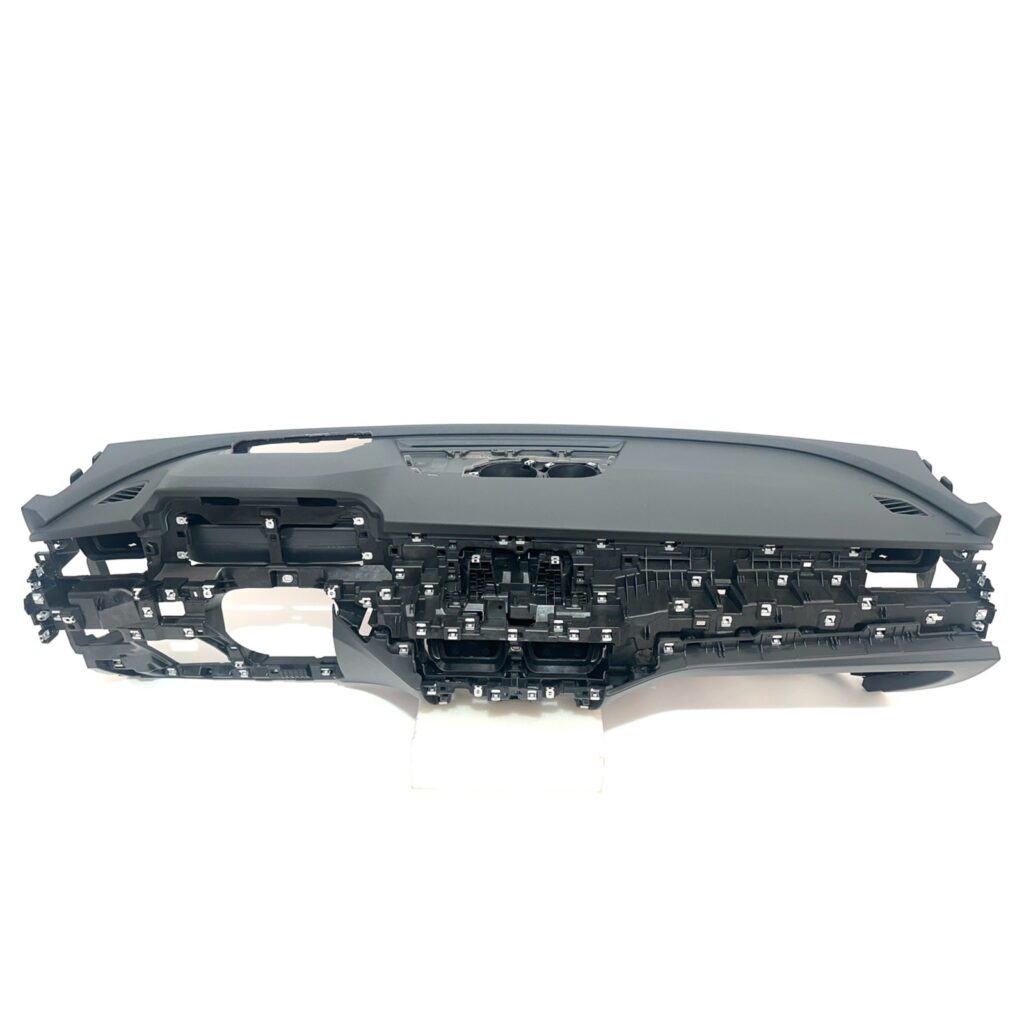 Skoda Superb IV Dashboard LHD Black