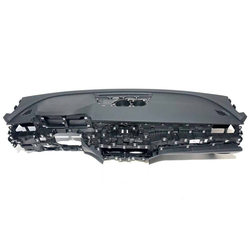 Skoda Superb IV Dashboard LHD Black