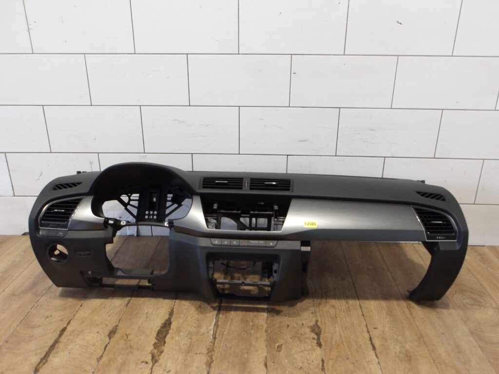 Skoda Fabia III / NJ Dashboard OEM 6V1857009P