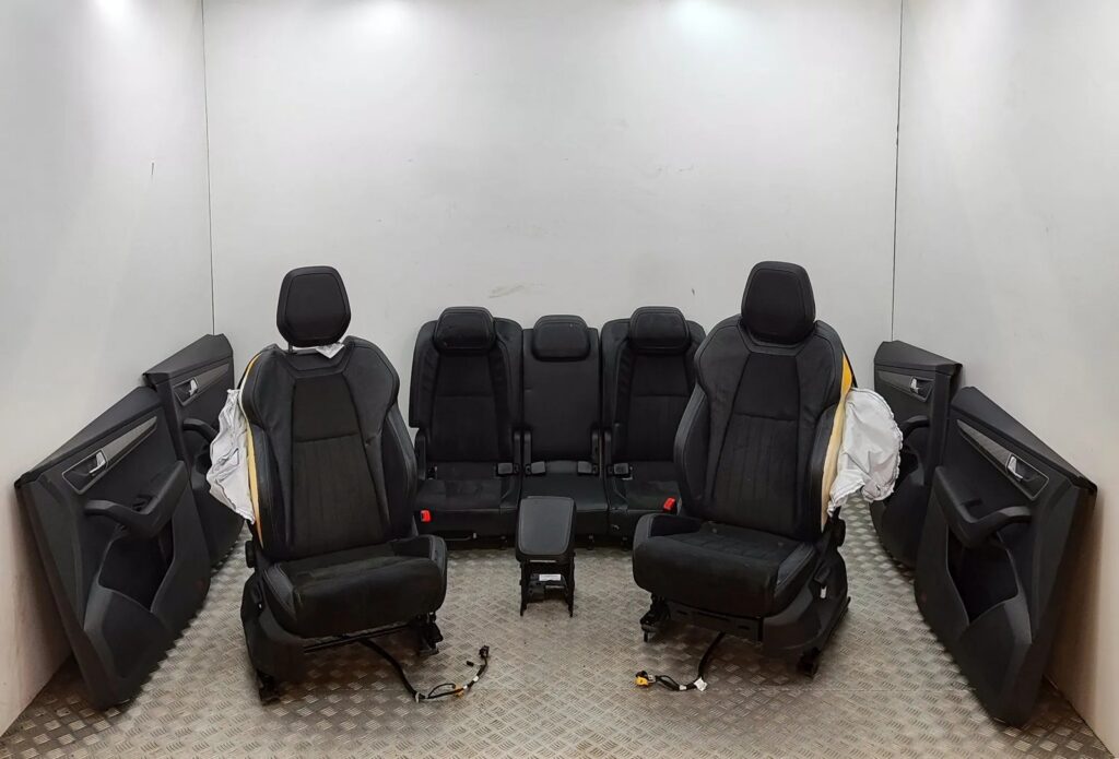 Skoda Karoq NU7 Seat and Door Panel Set