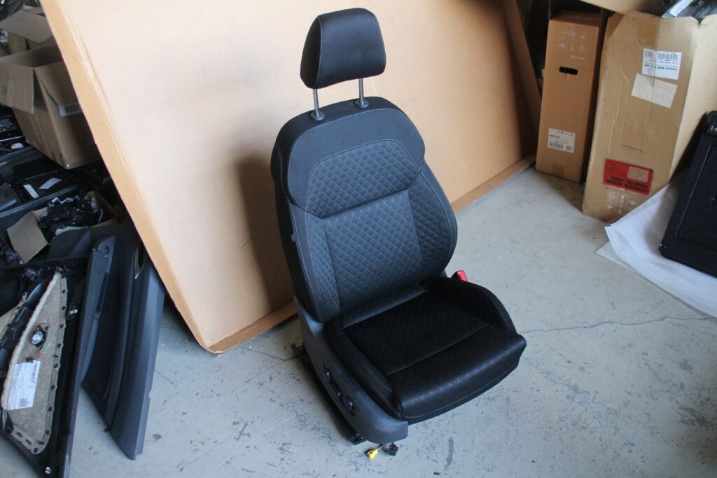 Skoda Superb III 3V Front Right Seat