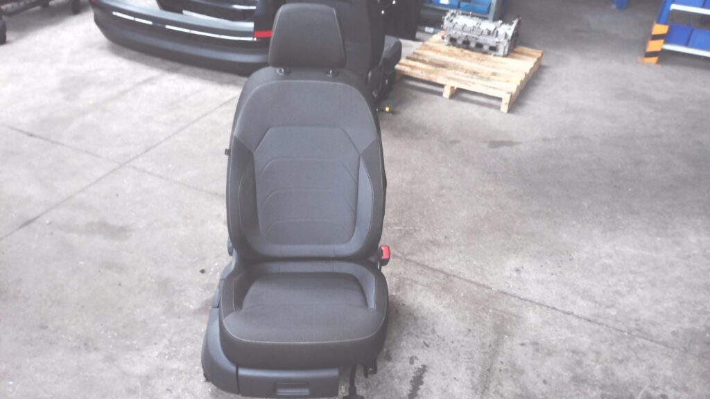 Skoda Kodiaq NS Front Right Seat Black / grey