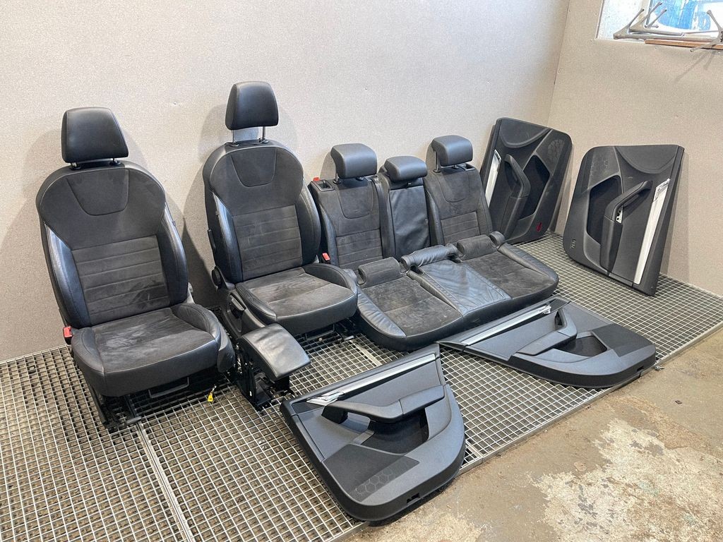 Skoda Octavia III 5E Seat and Door Panel Set