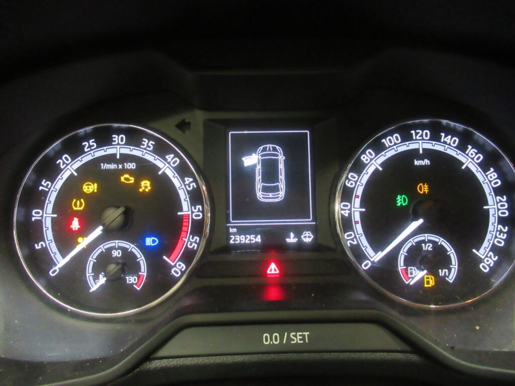 Skoda Octavia III 5E Analogue Instrument Cluster with Display OEM 5E0920781D
