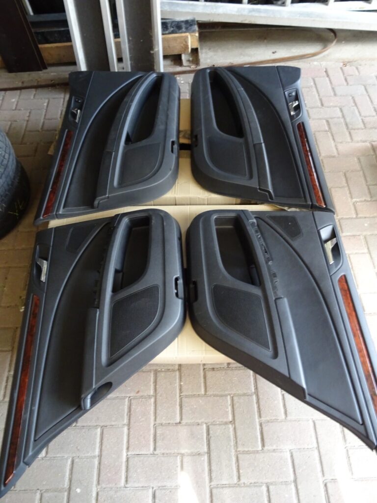 Skoda Superb II 3T Left / Right Door Panel Set Black