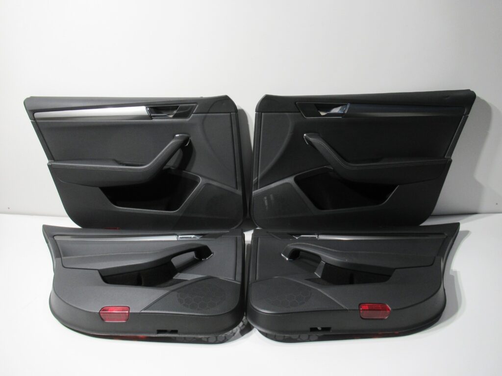 Skoda Superb III 3V Left / Right Door Panel Set