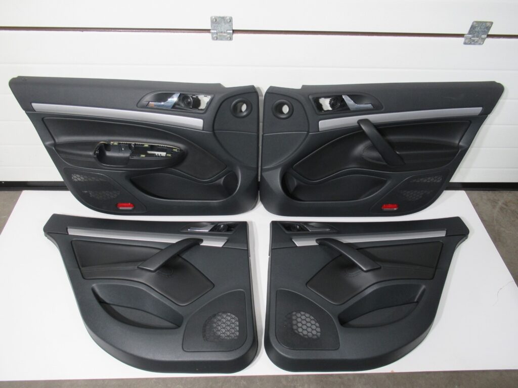 Skoda Octavia II 1Z Left / Right Door Panel Set