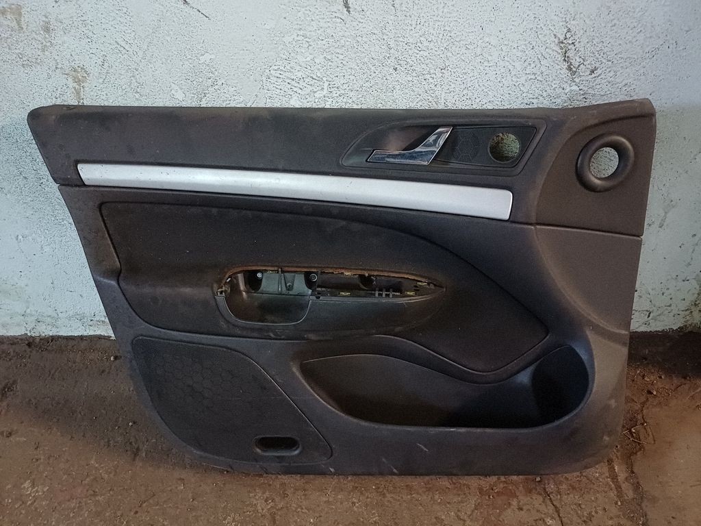 Skoda Octavia II 1Z Front Left Door Panel
