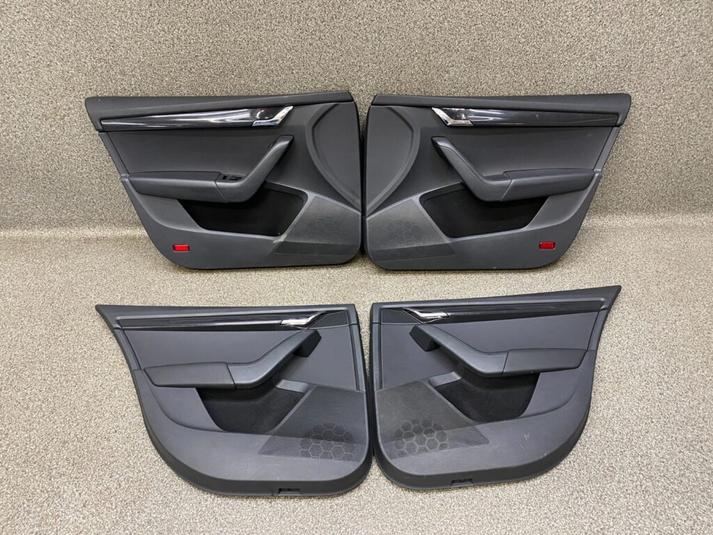 Skoda Octavia III 5E Left / Right Door Panel Set