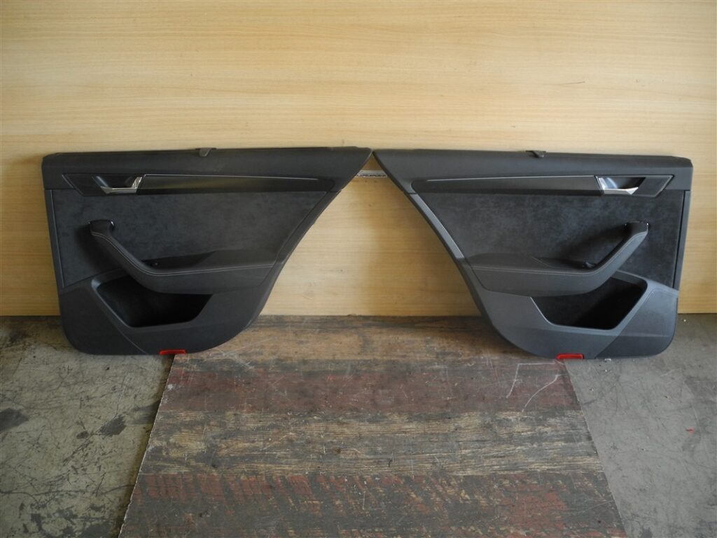 Skoda Superb III 3V Rear Left / Right Door Panel Set