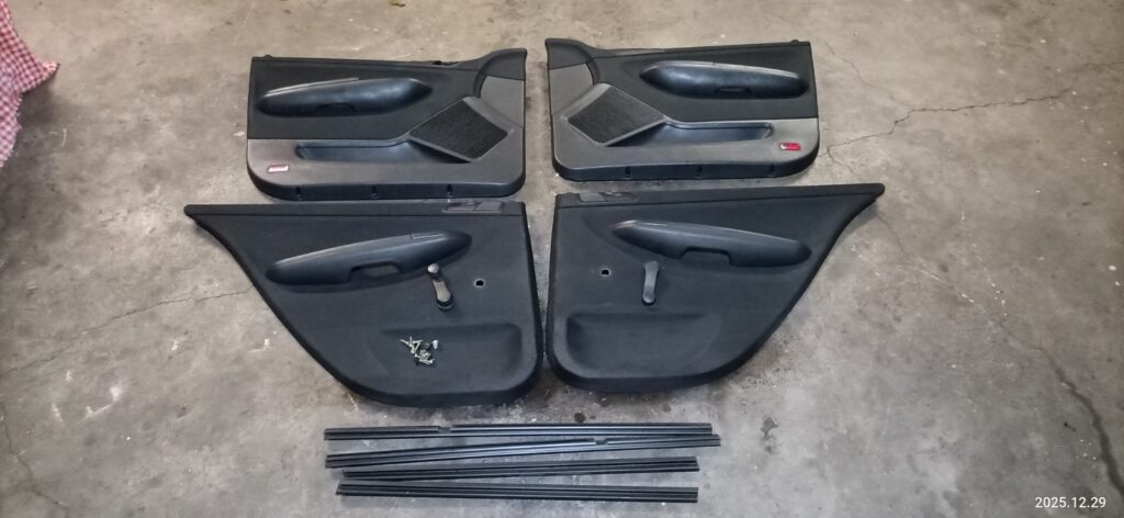 Skoda Fabia I 6Y Left / Right Door Panel Set Black