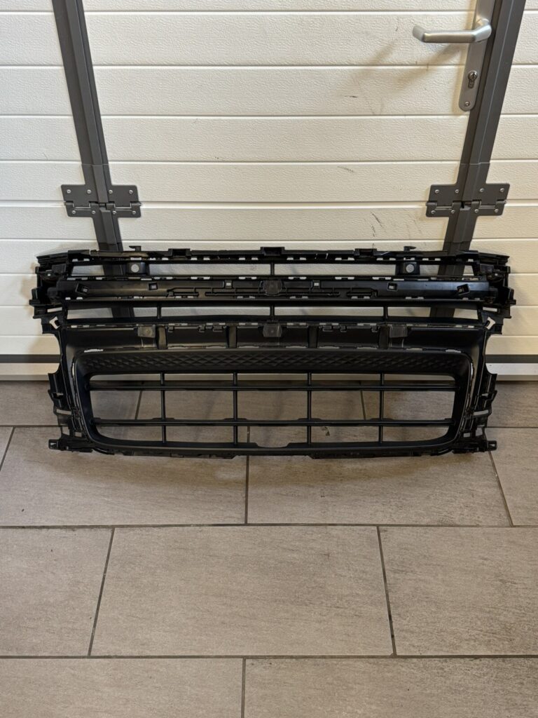 Porsche Macan 95B Front Grille Black OEM 95B807683