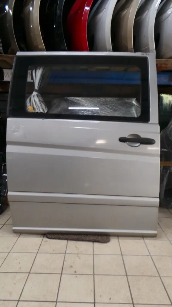 Mercedes Vito / Viano W639 Right Sliding Door Cubanite Silver
