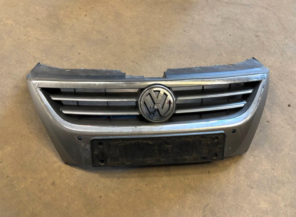 Volkswagen Passat CC Front Grille Brown OEM 3C8853651