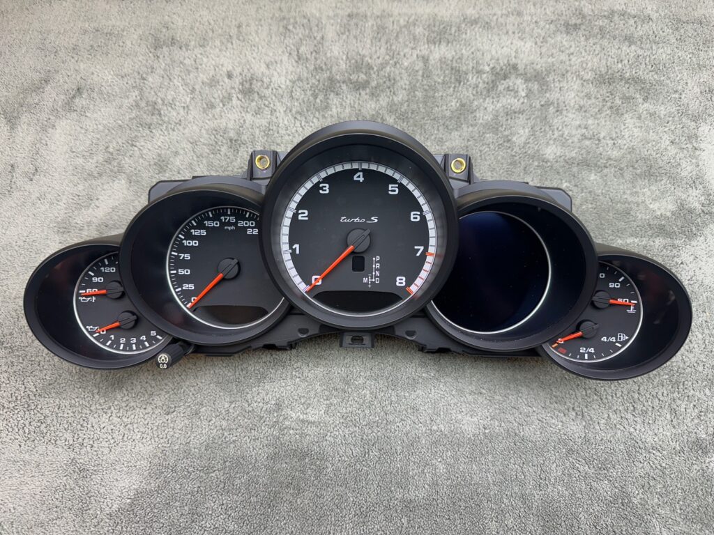 Porsche 911 Turbo S 991.2 Instrument Cluster