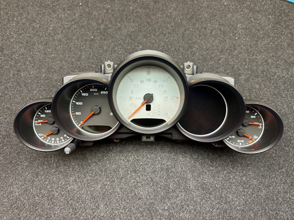 Porsche Cayenne Diesel 958 Instrument Cluster OEM 7P5920954AE