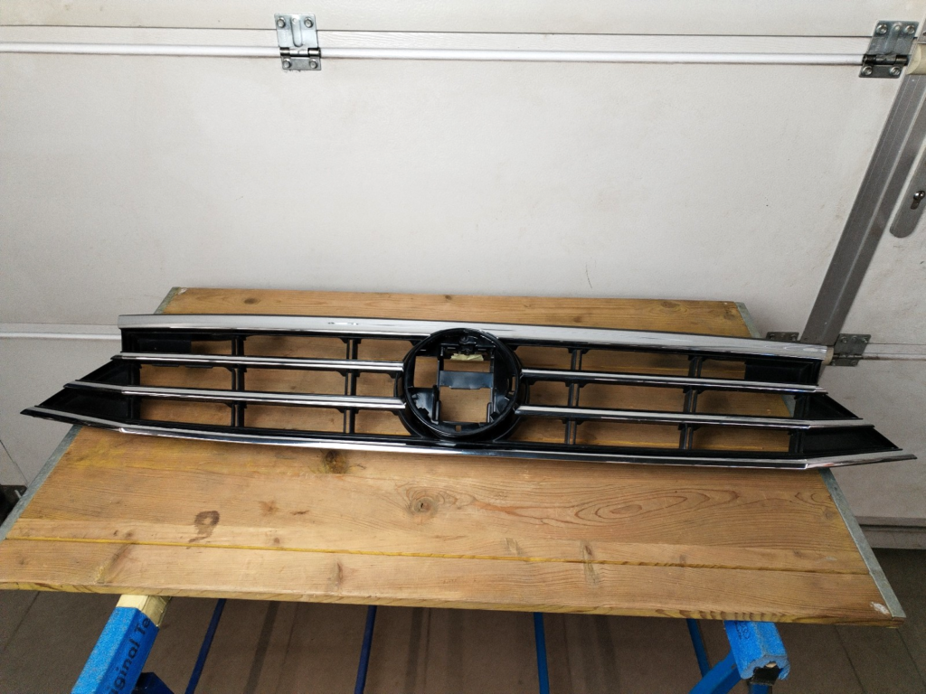 Volkswagen Passat 3G Front Grille Black OEM 3G0853653N