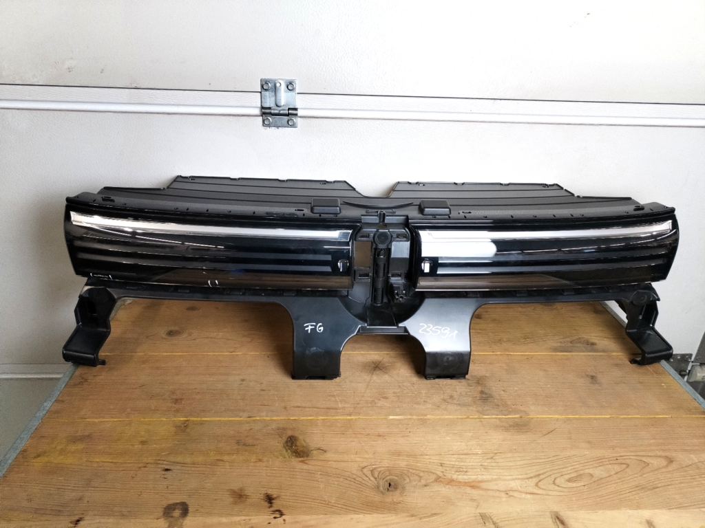Volkswagen Tiguan III Front Grille Black