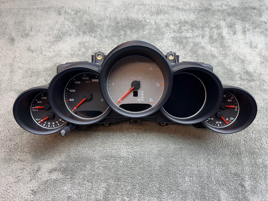 Porsche Cayenne Diesel 958 Instrument Cluster OEM 7P5920954CP