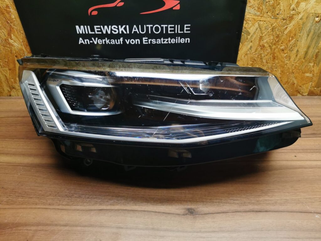 Volkswagen Transporter / Caravelle T7 Front Right LED Headlight OEM 7T1941082A