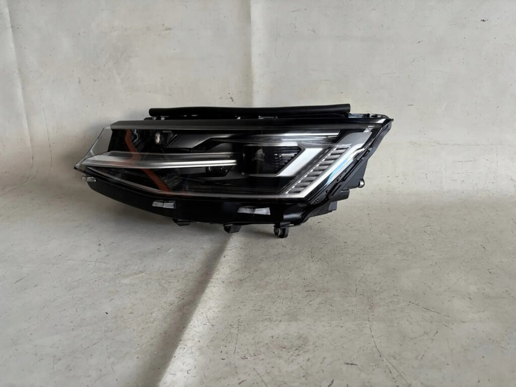 Volkswagen Multivan / Caravelle T7 Front Left LED Headlight Black OEM 7T1941081A
