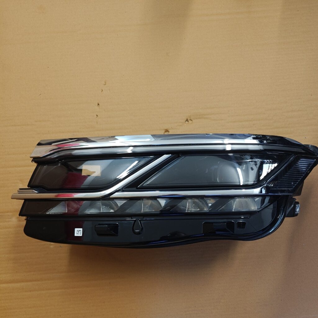 Volkswagen Touareg CR7 Front Left Matrix LED Headlight OEM 761941081