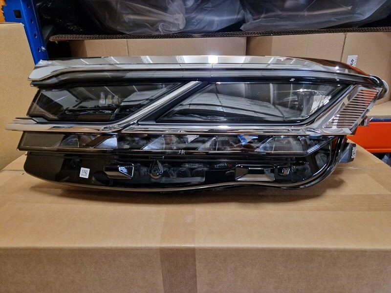 Volkswagen Touareg CR7 Front Left Matrix LED Headlight OEM 761941081