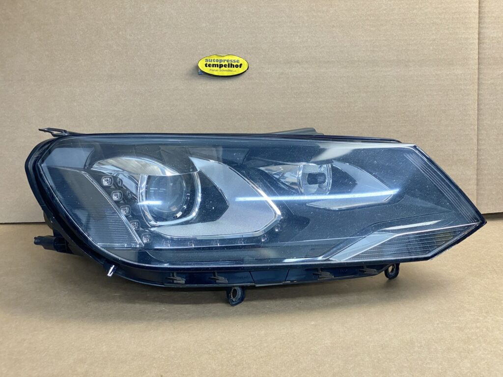 Volkswagen Touareg 7P Front Right Xenon / LED Headlight Black OEM 7P1941034