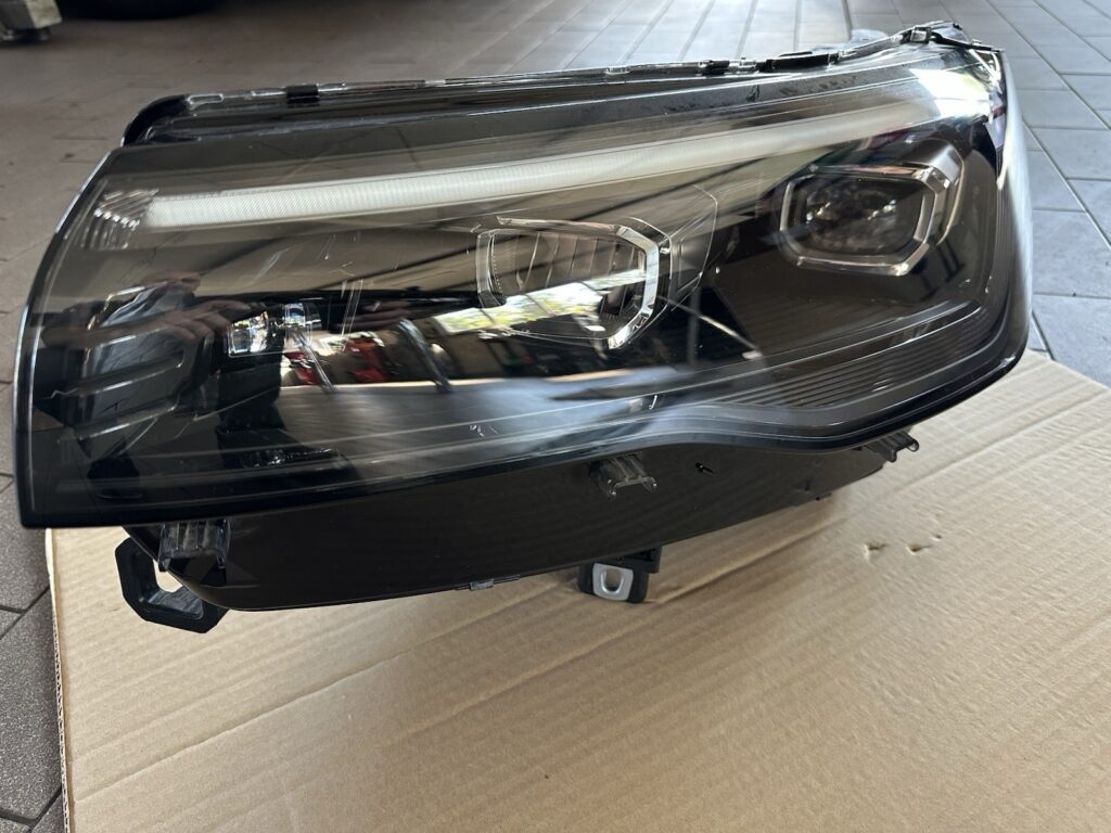Volkswagen Tiguan III / CT Front Left LED Headlight Black OEM 571941035C