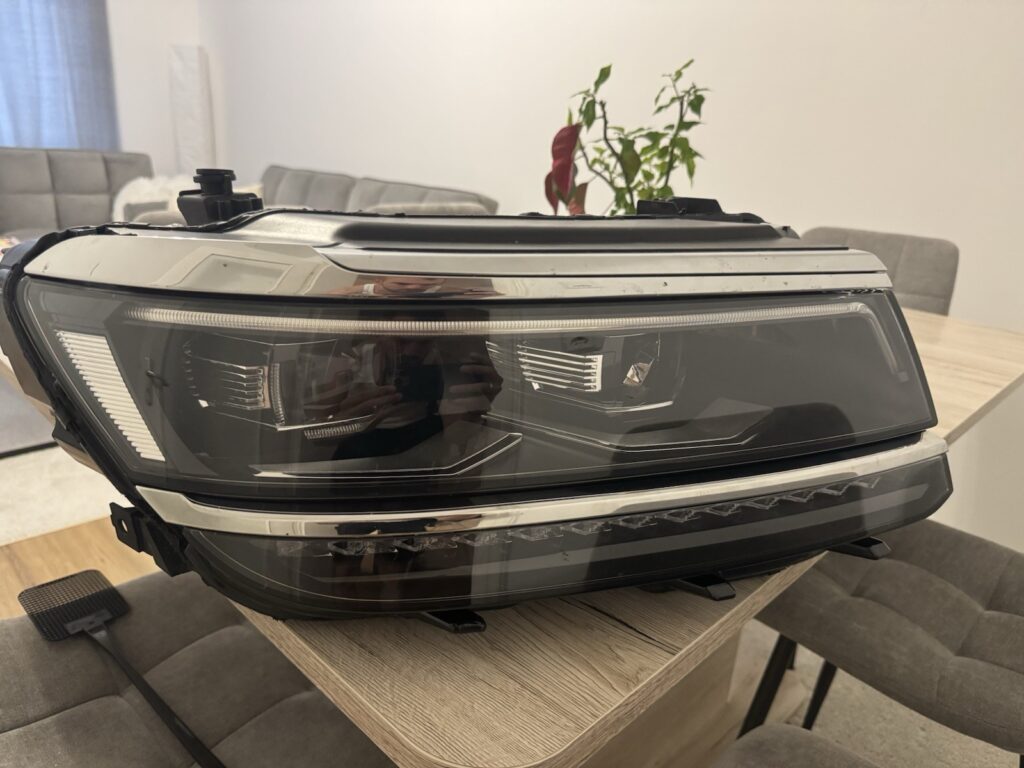 Volkswagen Tiguan II / AD1 Front Right LED Headlight OEM 5NB941082D