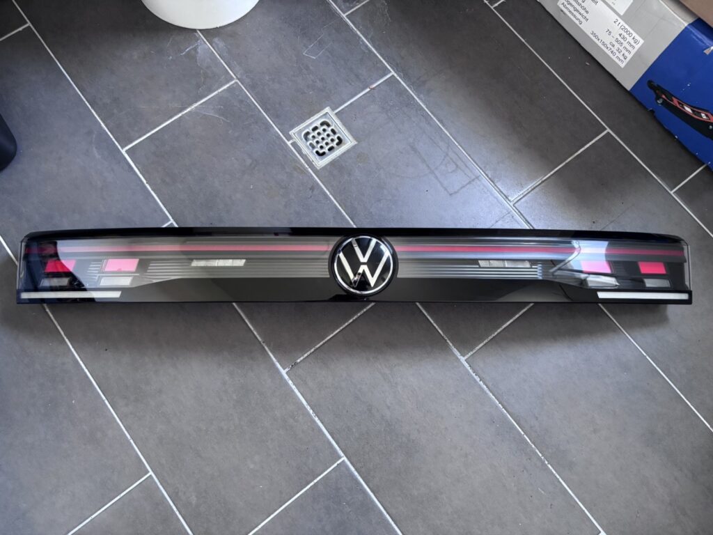 Volkswagen Tiguan III / 571 Rear Center LED Tail Light OEM 571945307C