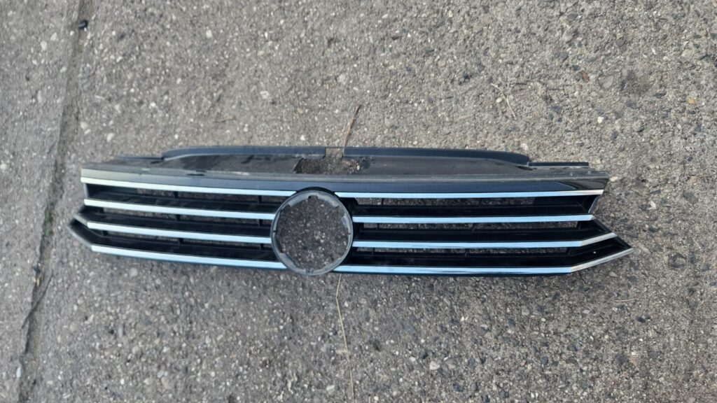 Volkswagen Passat B8 / 3G Front Grille OEM 3G0853653