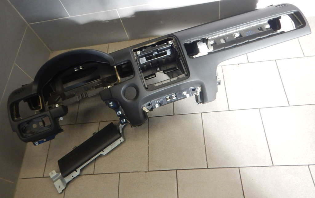 Volkswagen Touareg II / 7P Front Dashboard
