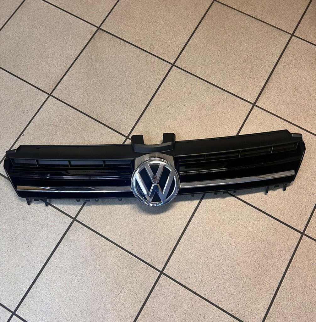 Volkswagen Golf VII Front Grille