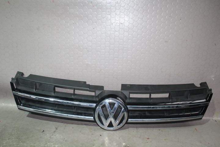 Volkswagen Touareg R-Line 7P Front Grille