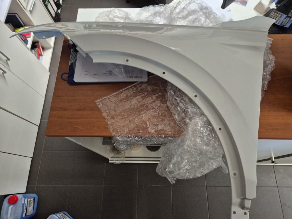 Volkswagen Tiguan Front Left Fender Pure White OEM 5NA821105F