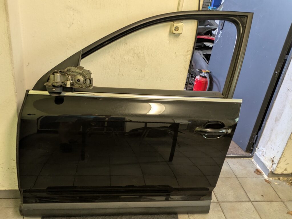 Volkswagen Touareg 7L Front Left Door Deep Black
