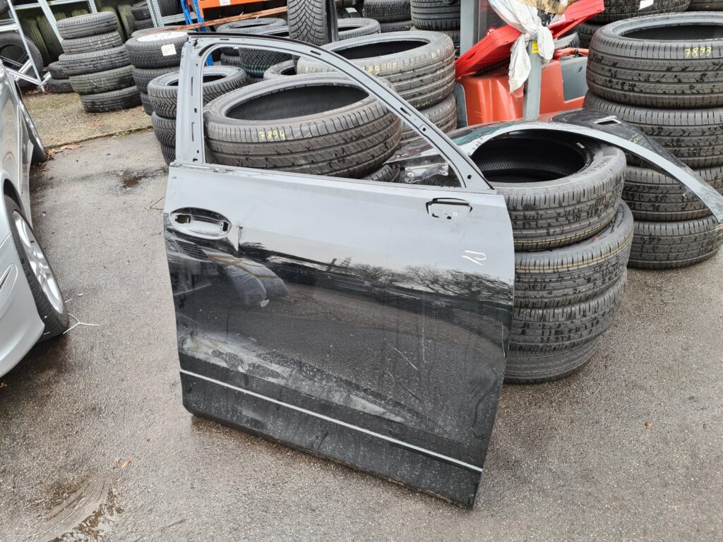 Volkswagen Tayron R4 / 57N Front Right Door OEM 57N831312