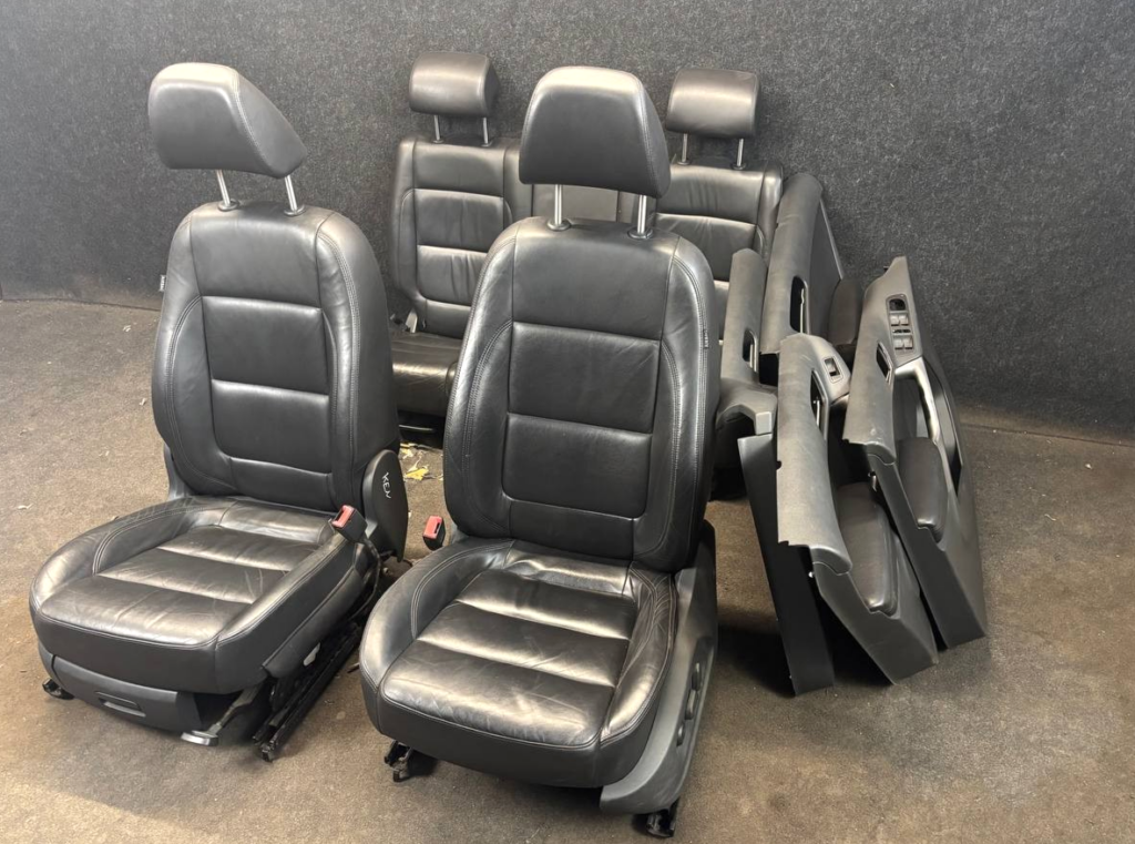 Volkswagen Tiguan I / 5N Seat Set Black
