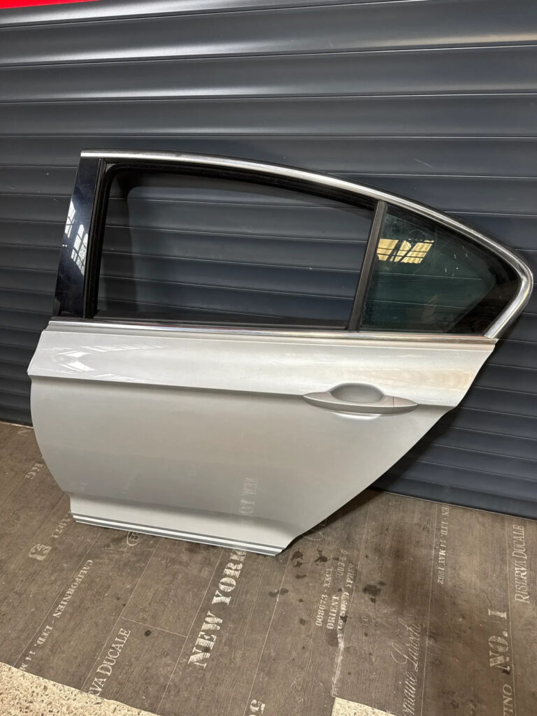 Volkswagen Passat Saloon B8 / 3G Rear Left Door Assembly Silver OEM 3G5833055