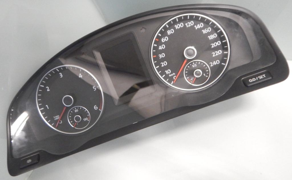 Volkswagen Transporter / Multivan T5 Instrument Cluster OEM 7E0920870C