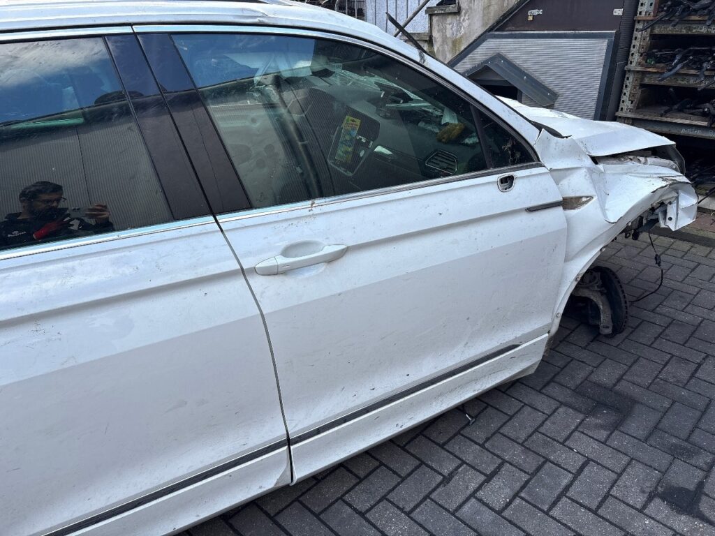 Volkswagen Tiguan II / AD Front Right Door