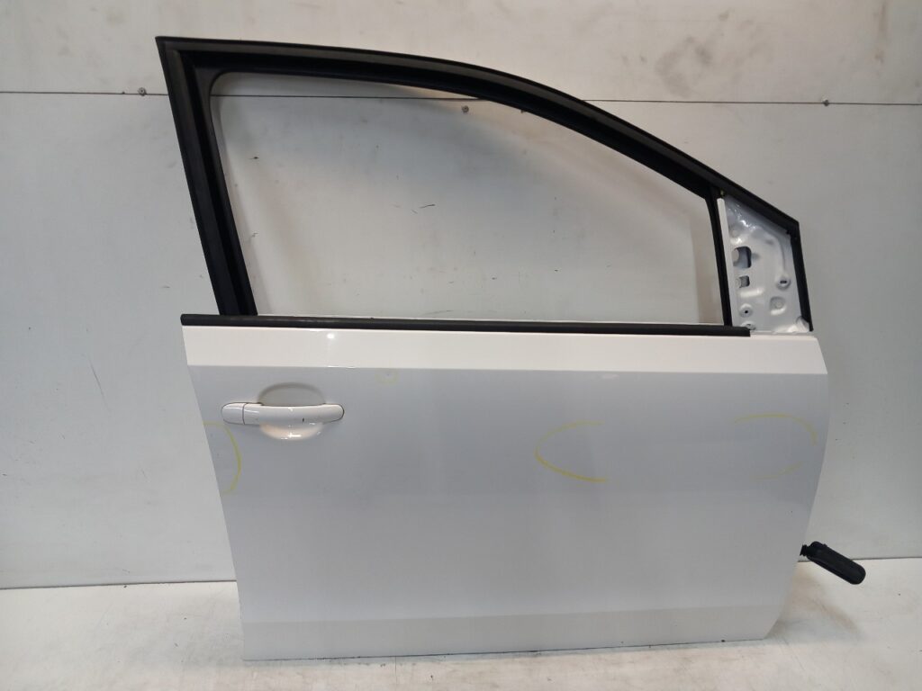 Volkswagen up! 121 Front Right Door Candy White