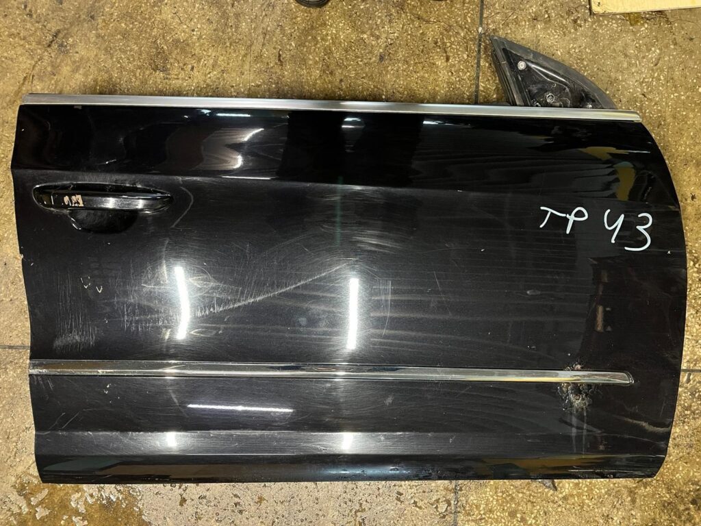 Volkswagen Passat CC Front Right Door Assembly
