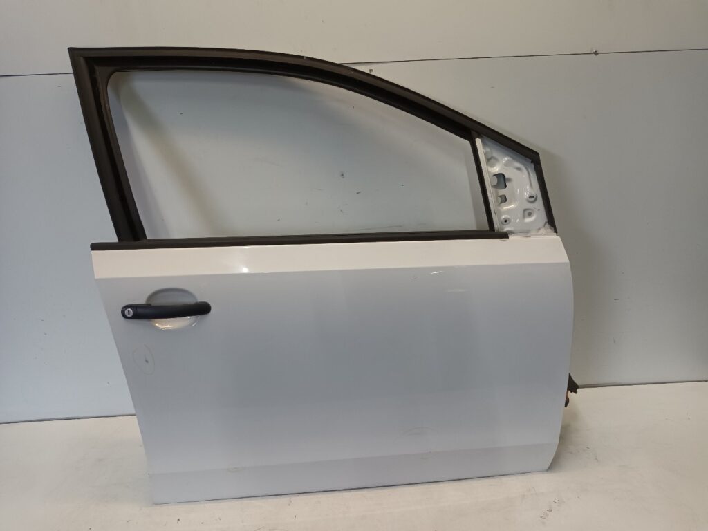 Volkswagen up! 121 Front Right Door Candy White