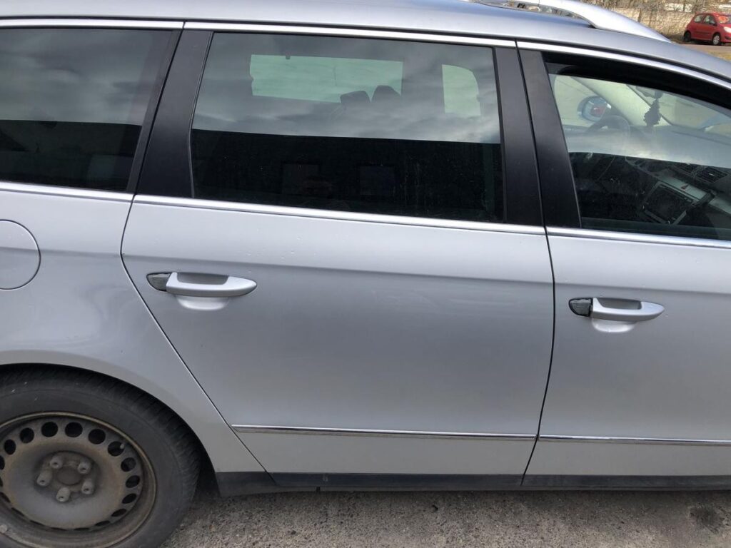 Volkswagen Passat Variant B6 / 3C Rear Right Door Shell Reflex Silver Metallic OEM 3C9833056D