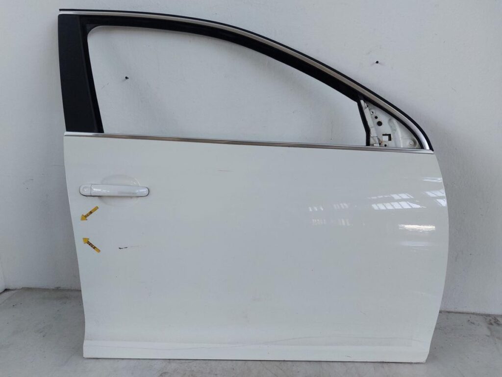 Volkswagen Golf Variant V / 1K5 Front Right Door Shell Campanella White OEM 1K5831302S