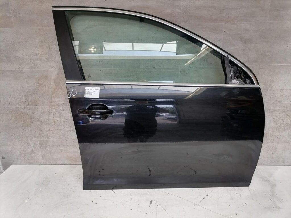 Volkswagen Golf Variant V / 1K5 Front Right Door Shell Deep Black OEM 1K5831302S